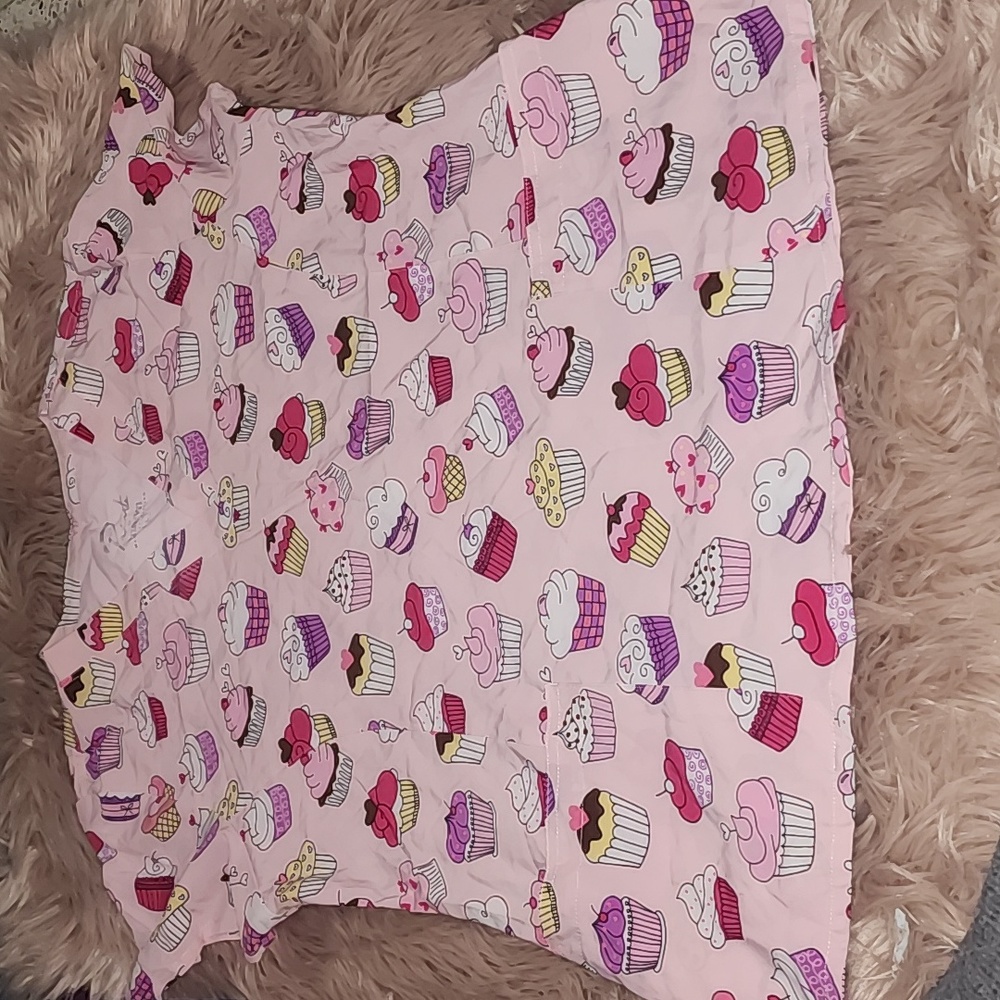 Cupcakes scrub tops